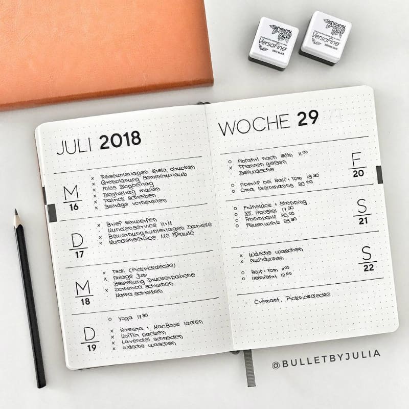 https://theplanneraddict.com/content/uploads/2020/12/minimalist-bullet-journal-spread-@bulletbyjulia.jpg